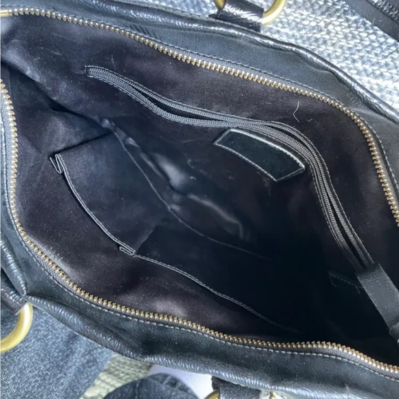 COACH black leather cross body purse - Picture 5 of 6